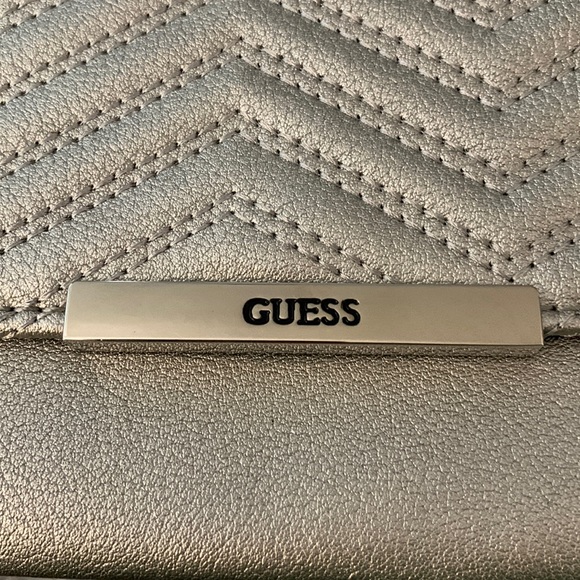 Guess Silver / Grey Leather Chevron Clutch - Picture 16 of 17